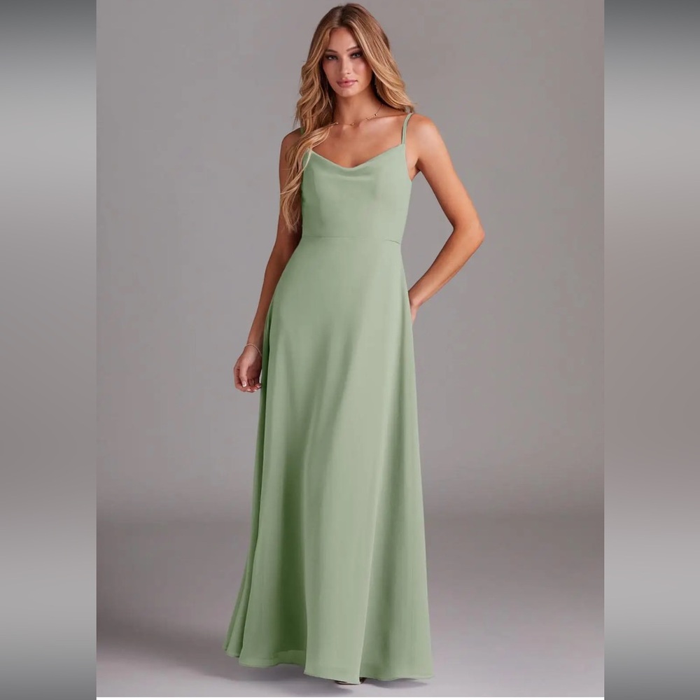 NWT AZAZIE DAENERYS
Dusty Sage Cowl Chiffon Size 6 A6